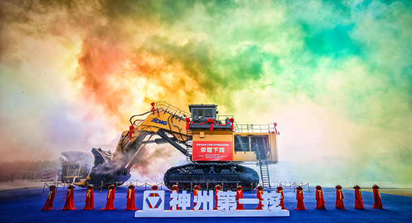 “神州第一挖”徐工700噸級液壓挖掘機下線，標志著中國成為世界上繼德國、日本、美國后，第4個具備700噸級以上液壓挖掘機研發(fā)制造能力的國家