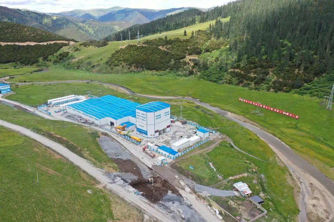 “站”立高原！徐工攪拌站助力川藏線建設(shè)！