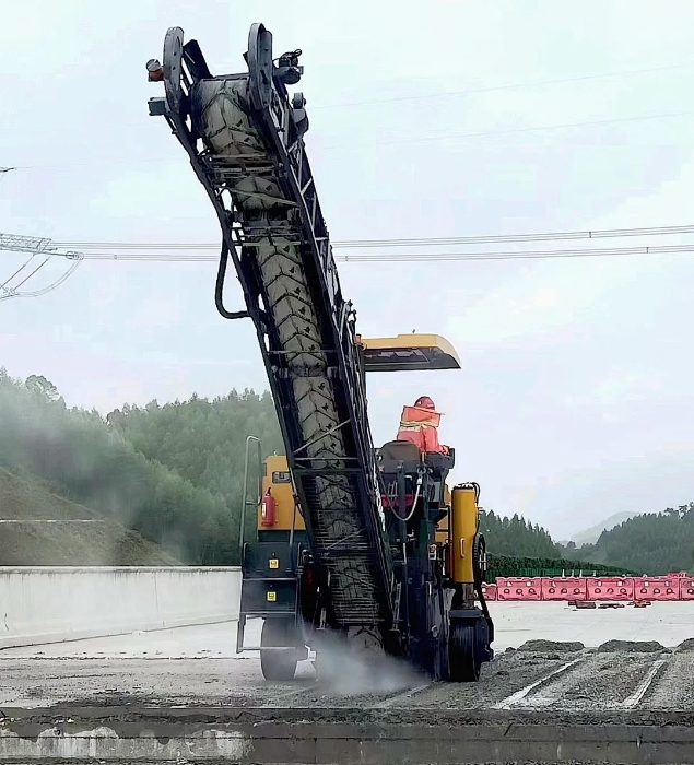 靠譜！徐工銑刨機(jī)化身“護(hù)路使者”助力巴平高速建設(shè)！