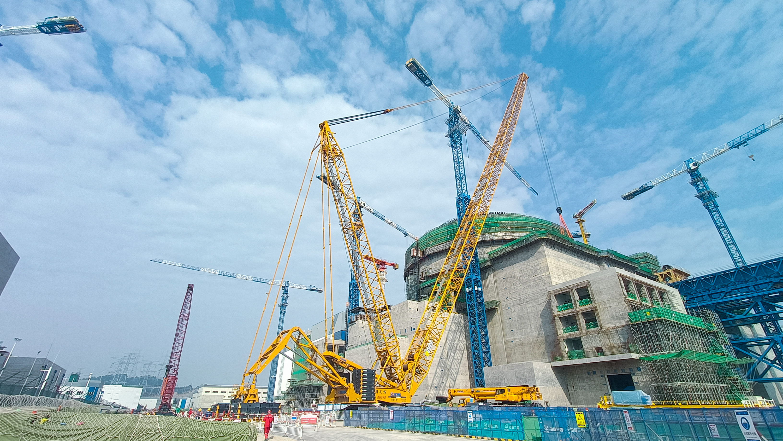 “穩(wěn)”字當頭！徐工XGC800-I履帶起重機助建福建大型核電項目