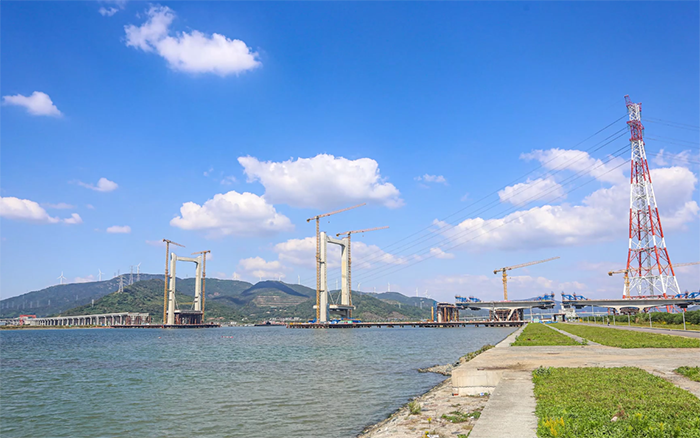 “牽手”群島！徐工塔機助力世界級跨海連島工程刷新“進(jìn)度條”