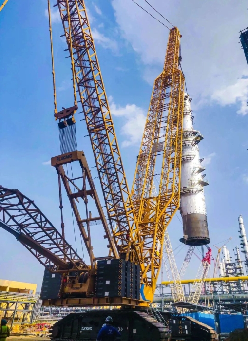 奔赴海外！徐工履帶起重機跨海助建大型石油煉化項目