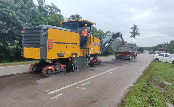 徐工成套道路機(jī)械油面施工，這次在馬來(lái)西亞！