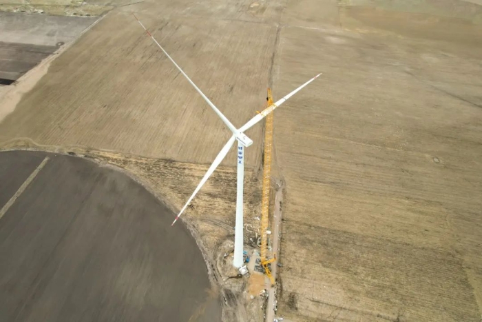 高空之巔，再鑄榮光！XLC18000M助力大型風電場首臺185米風機成功吊裝