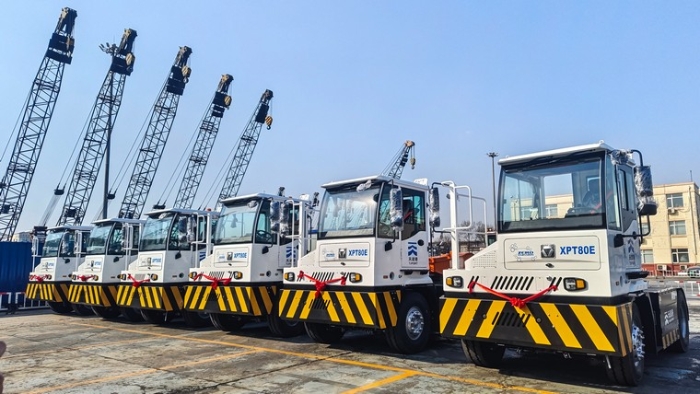新車交付忙！徐工新能源重載牽引車以多維優(yōu)勢賦能大宗貨物智慧轉(zhuǎn)運(yùn)